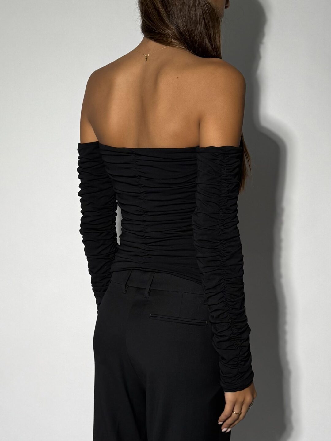 Black Ruched Top With Off-the-shoulder Sleeves - Image 4