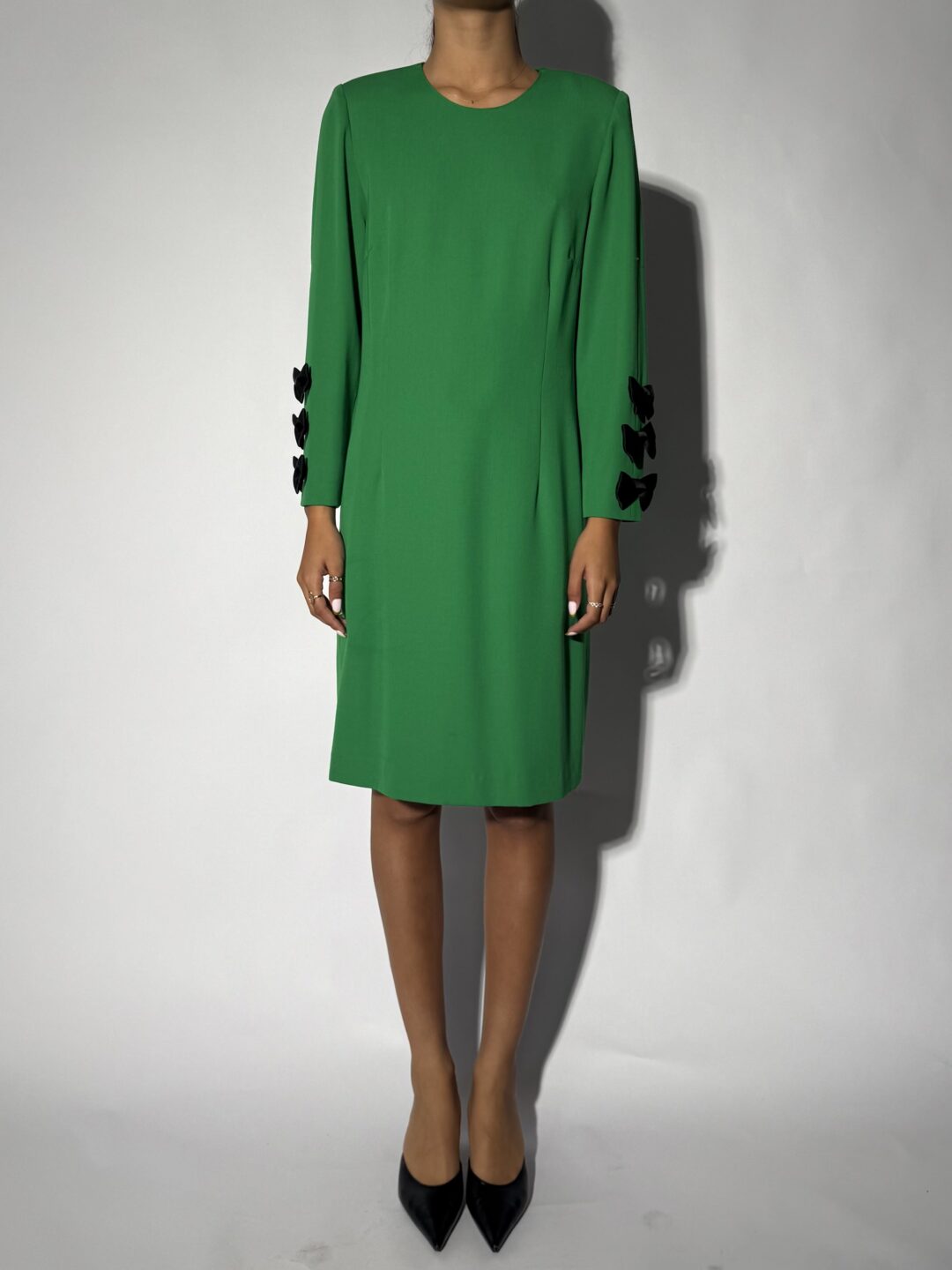 Midi dress with bows on the arms