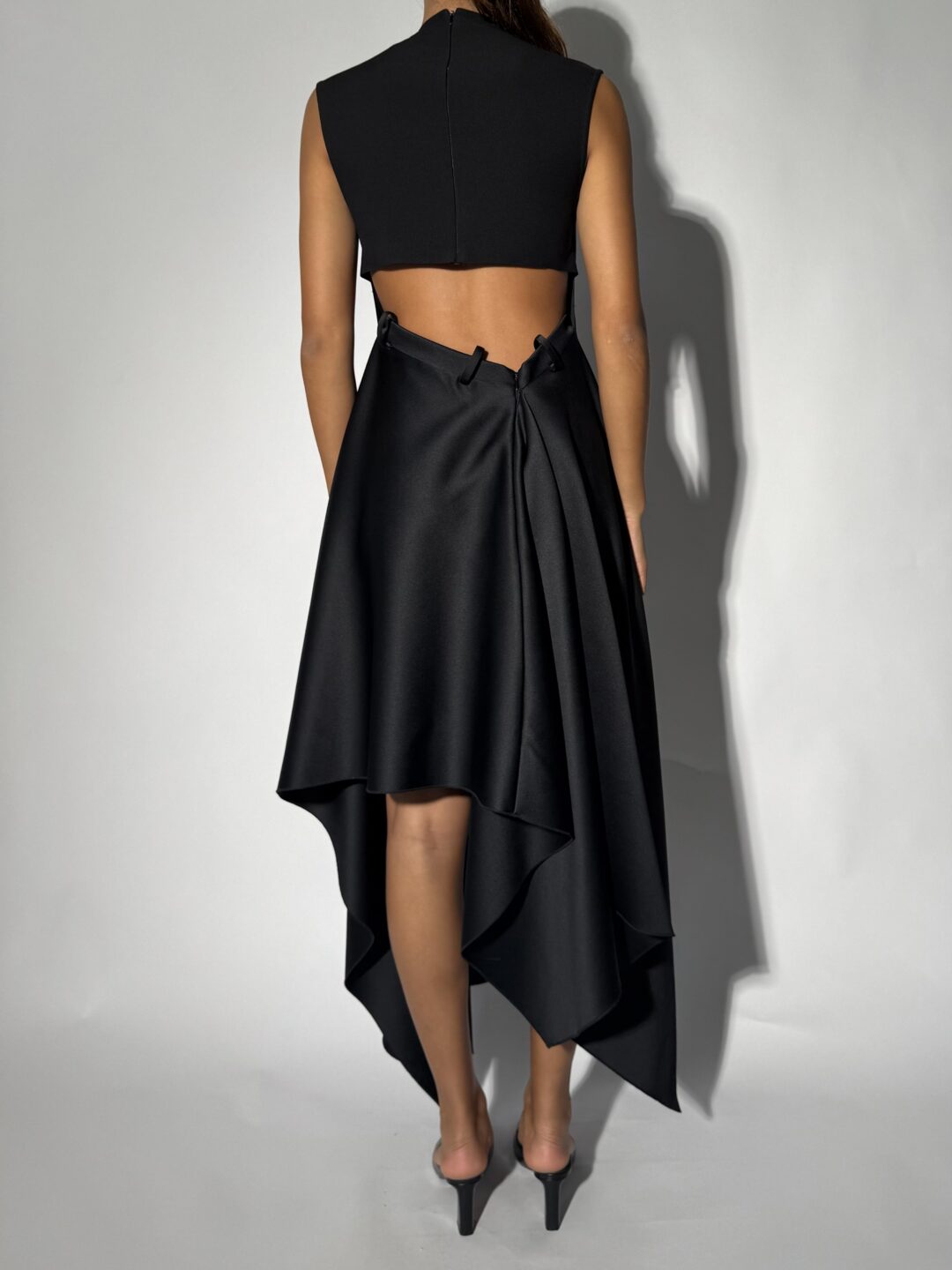 Long sleeveless dress with round neck - Image 3