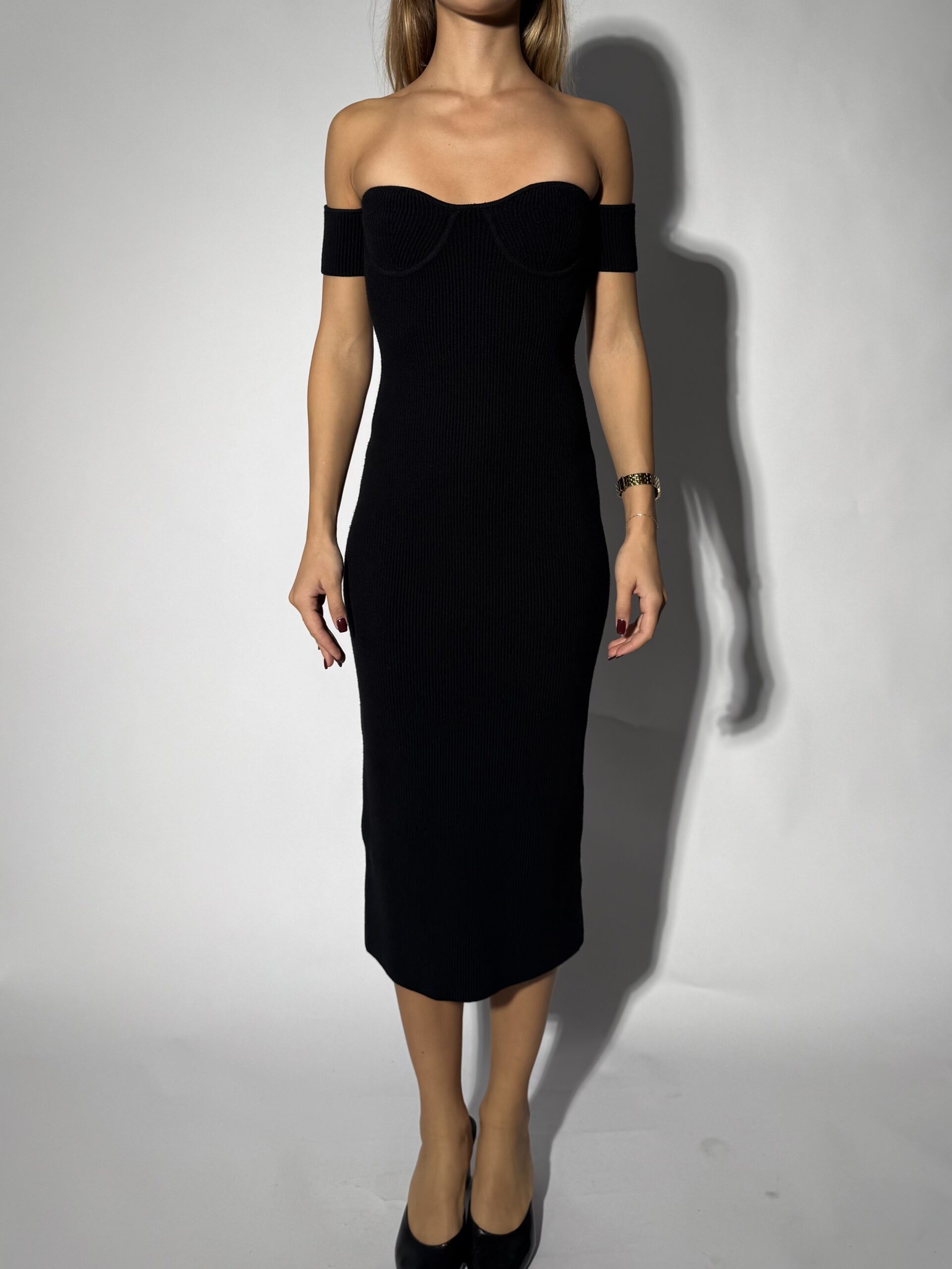 Off shoulder fitted knitted mid length dress