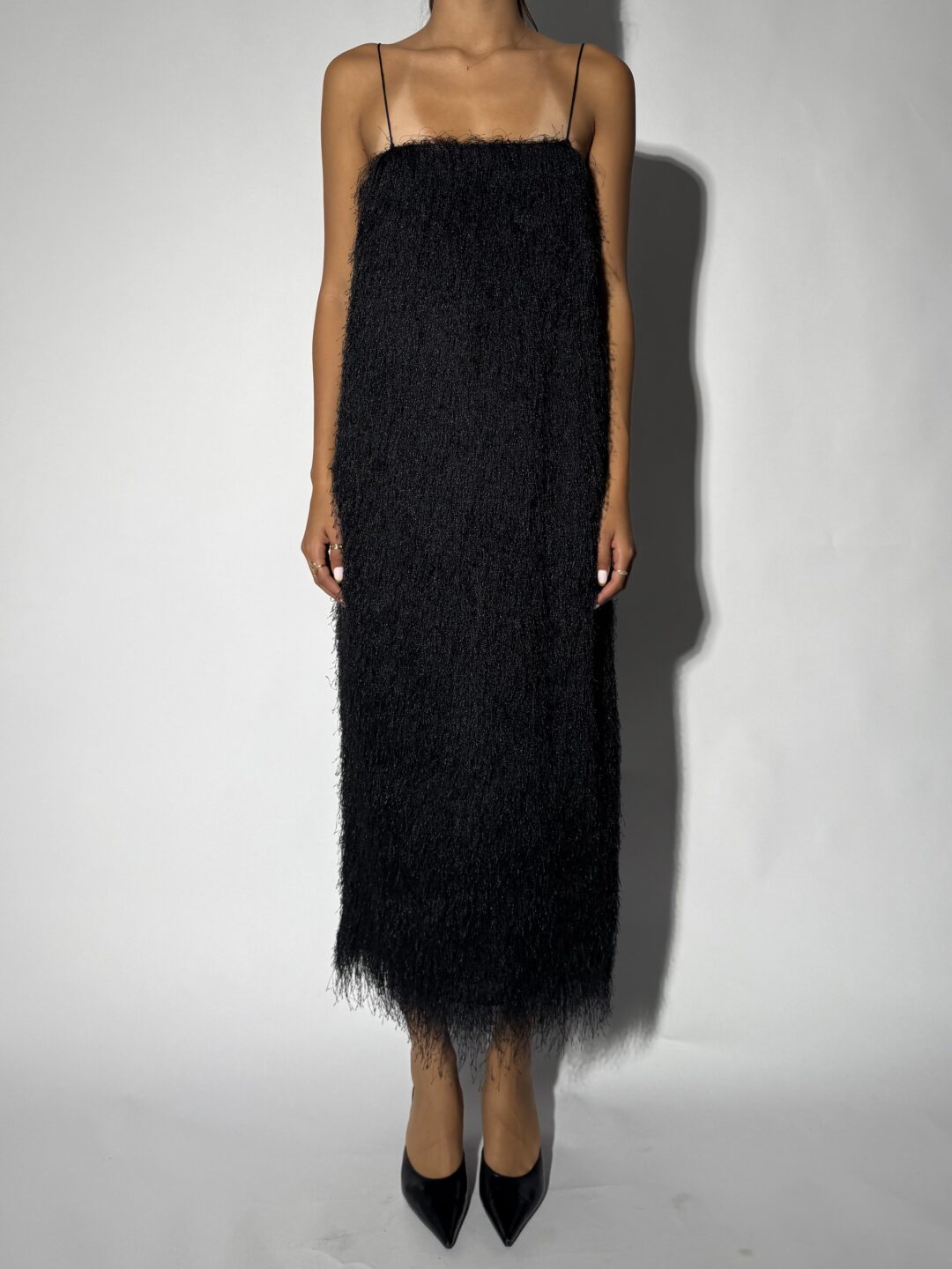 Sleevless long dress with fuzzy-textured fabric