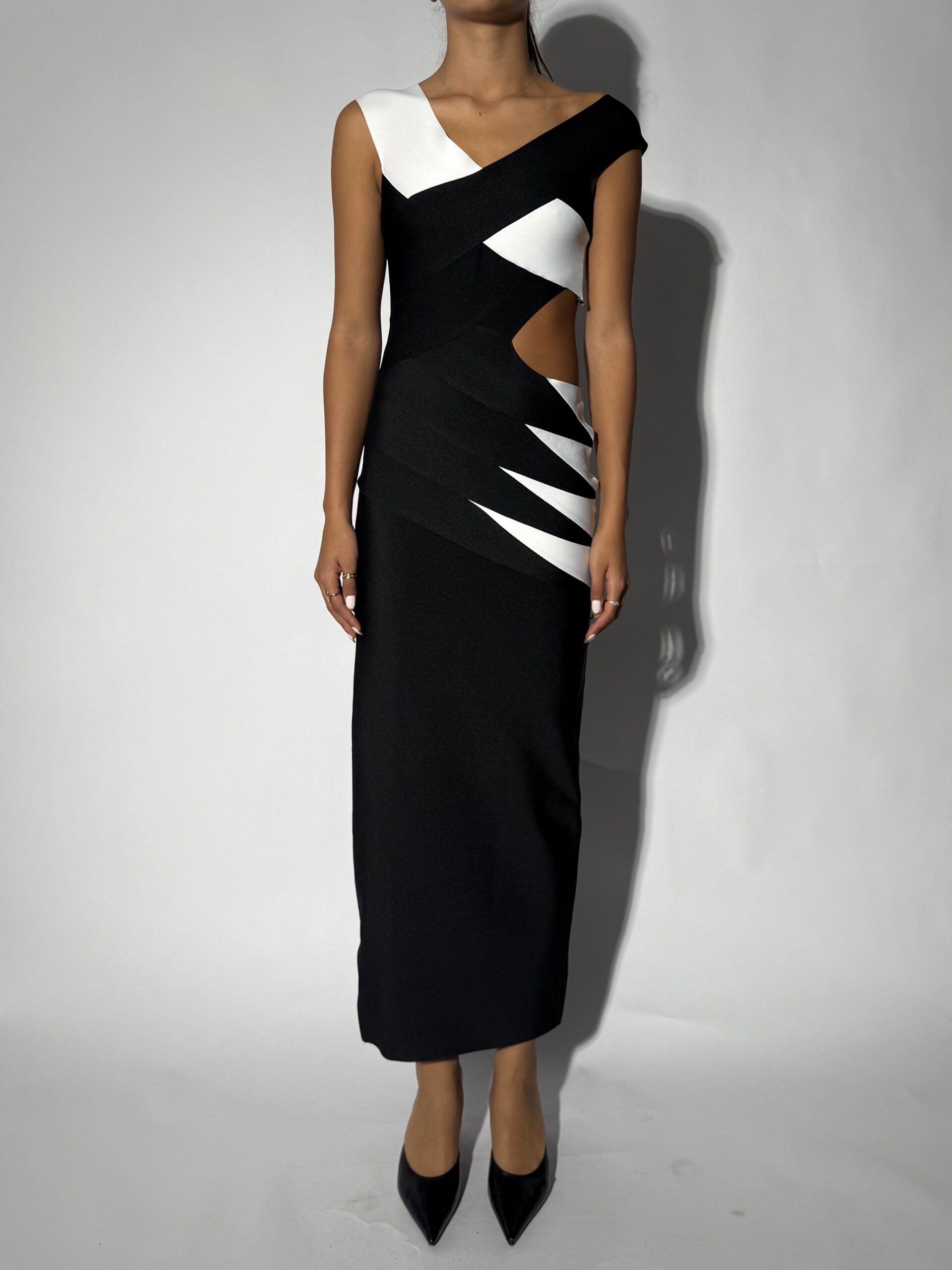 Long dress with contrast colour and cutouts