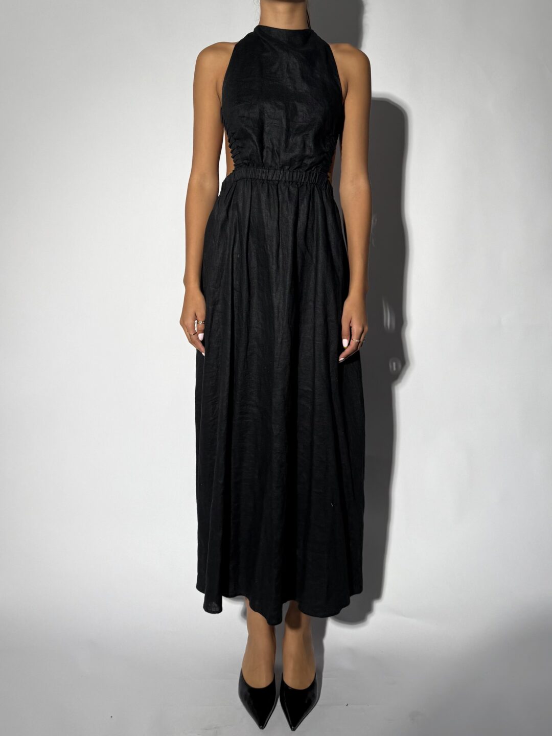 Sleevless long dress with open back